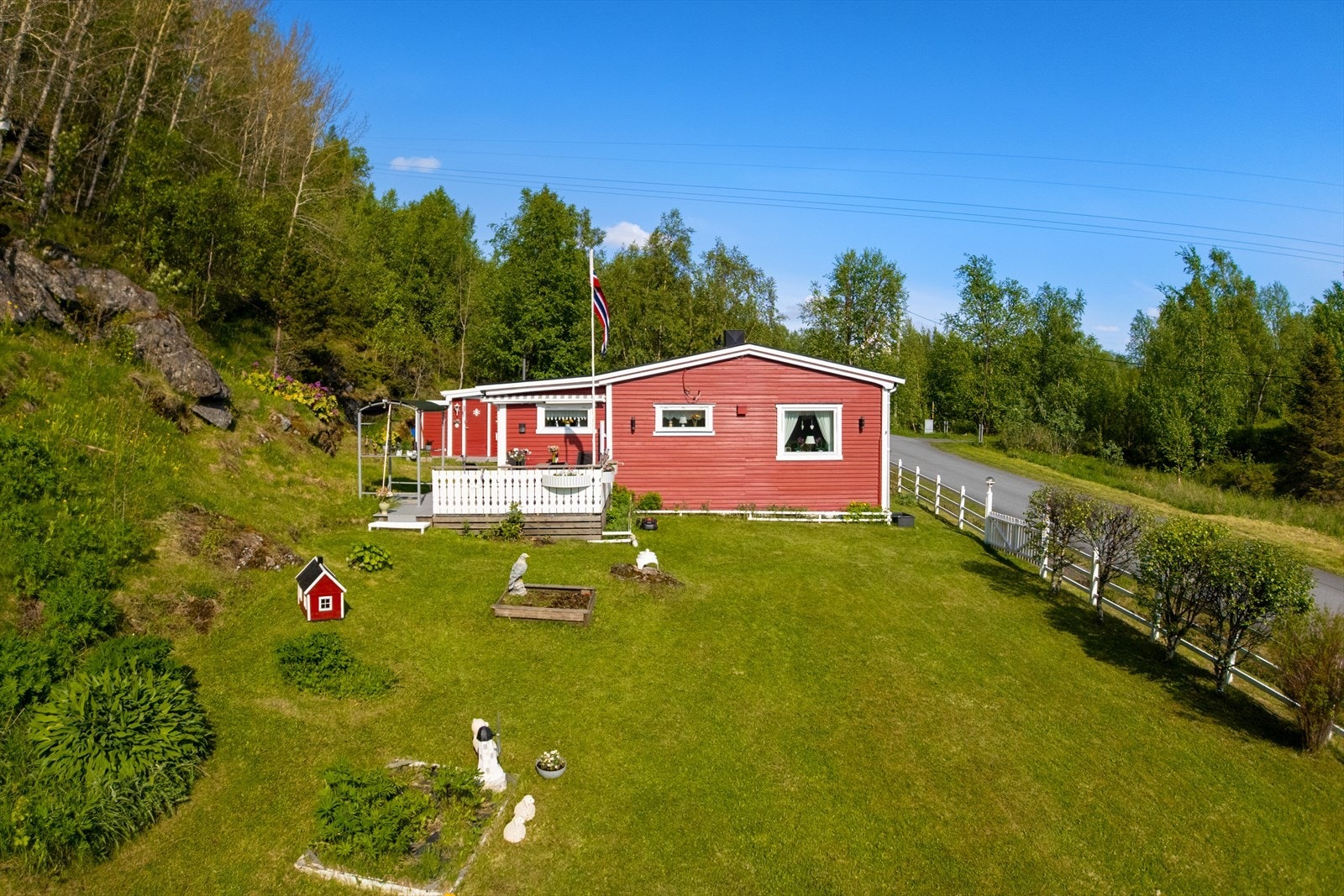 Stor tomt, perfekt for småbarnsfamilien. Galleribilde