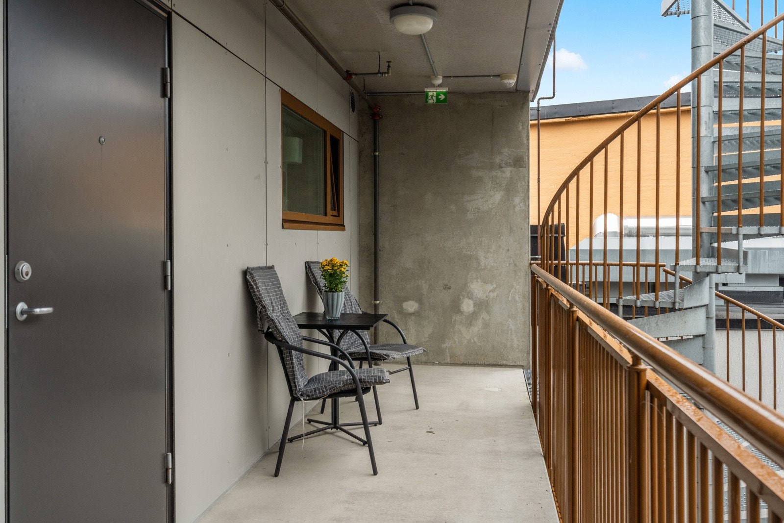 Inngangsparti. Galleribilde