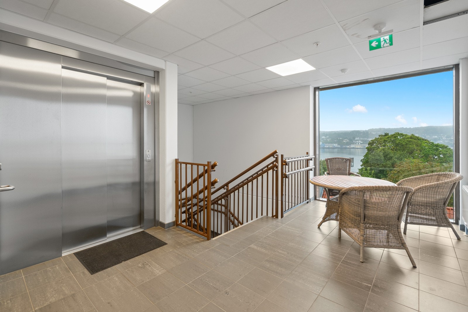 Heis i bygget gir trappefri adkomst til leiligheten. Galleribilde