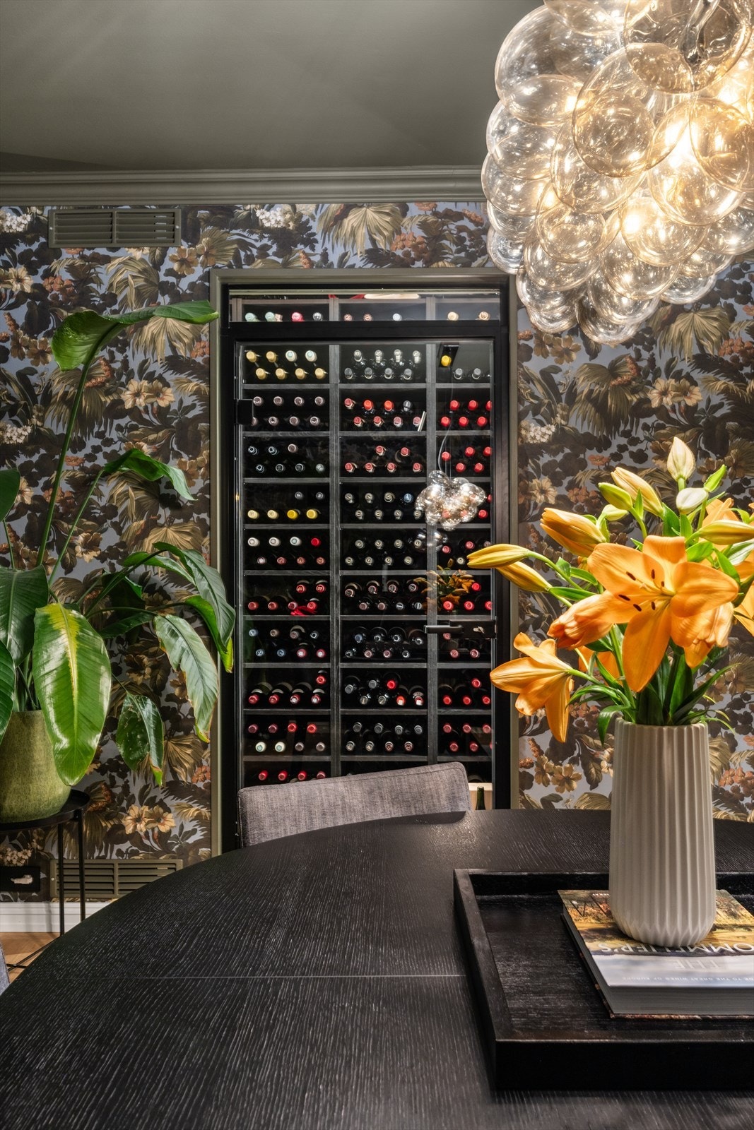 Vinrommet tilfører både funksjon og finesse - diskret luksus på sitt beste. Galleribilde