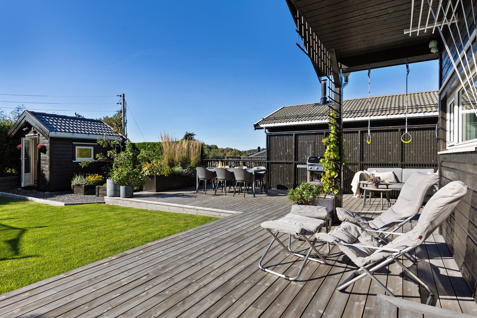 Rett utenfor stue og kjøkken, gir en følelse av at en er inne- ute. Galleribilde