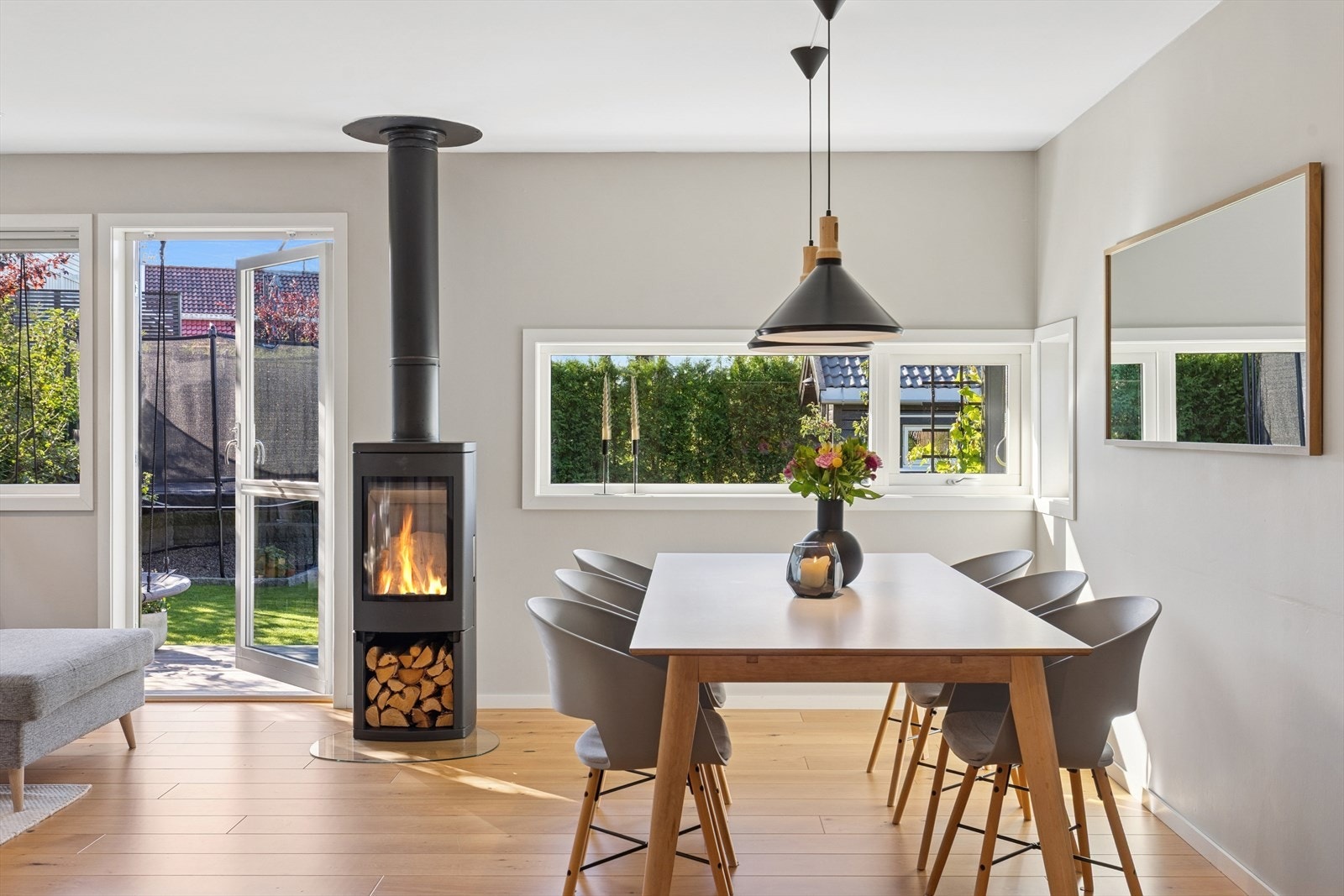 Naturlig spisestue-sone. Galleribilde