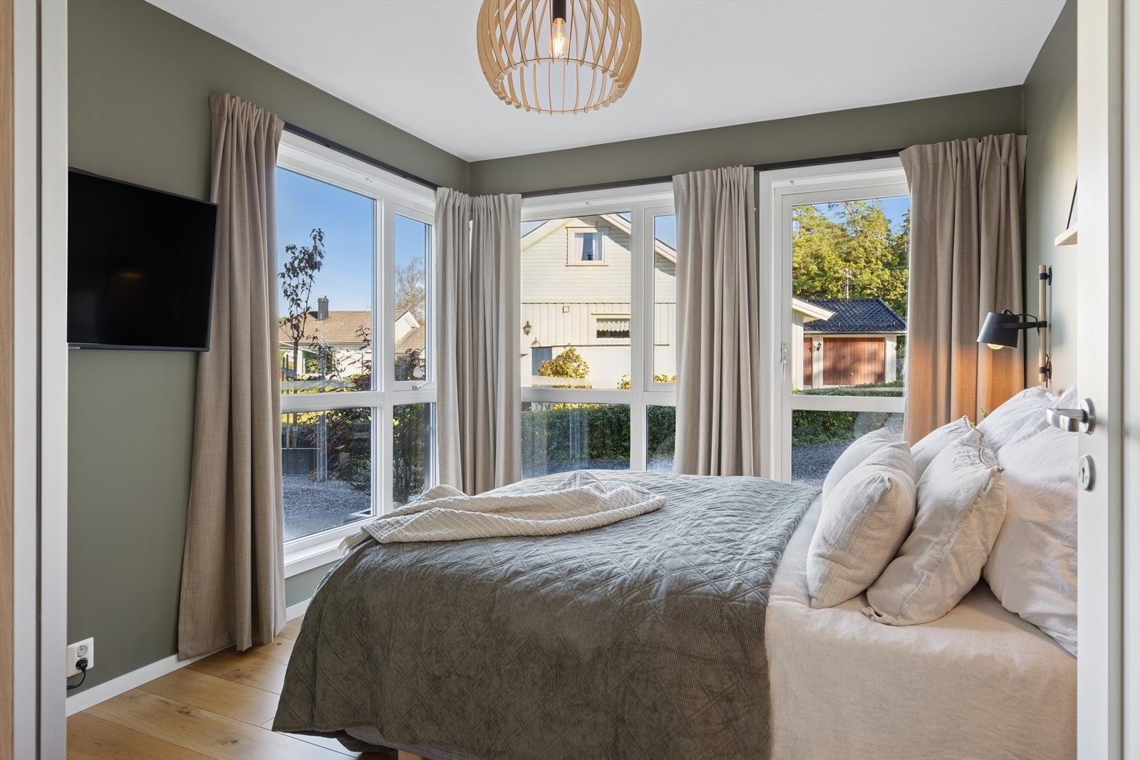 Store flotte vindusflater, fungerer også fint som en sekundær stue. Galleribilde