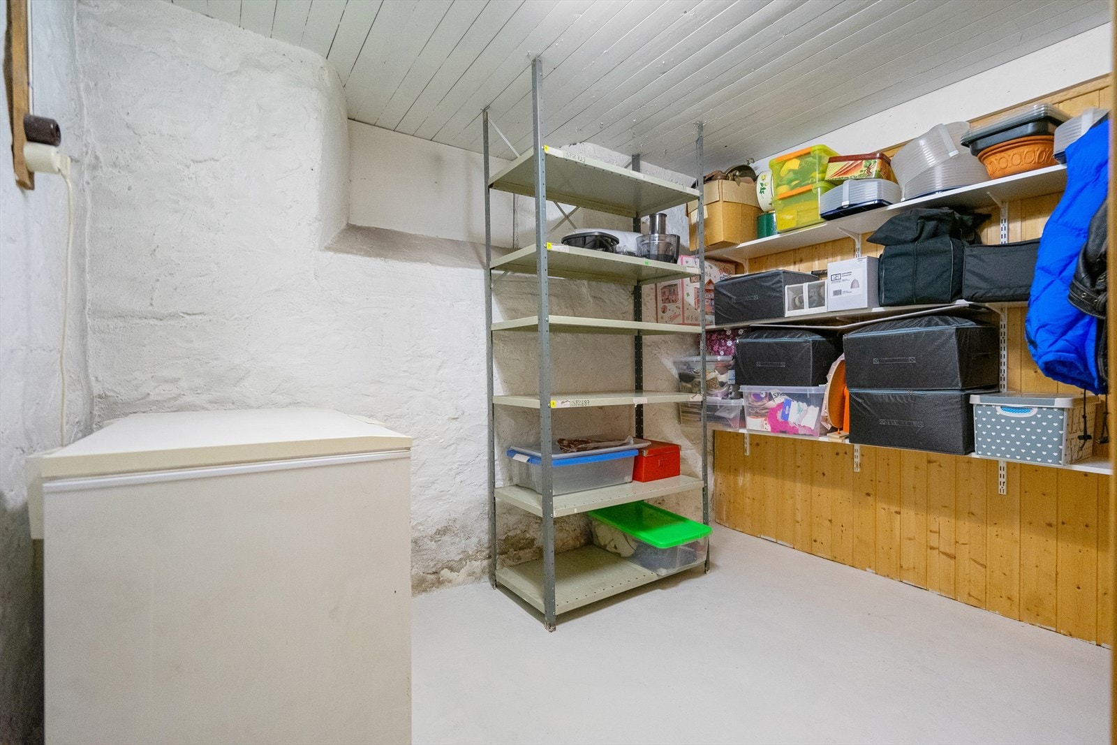 Flere disponible rom i kjelleren gir deg muligheten til å organisere hjemmet etter behov Galleribilde