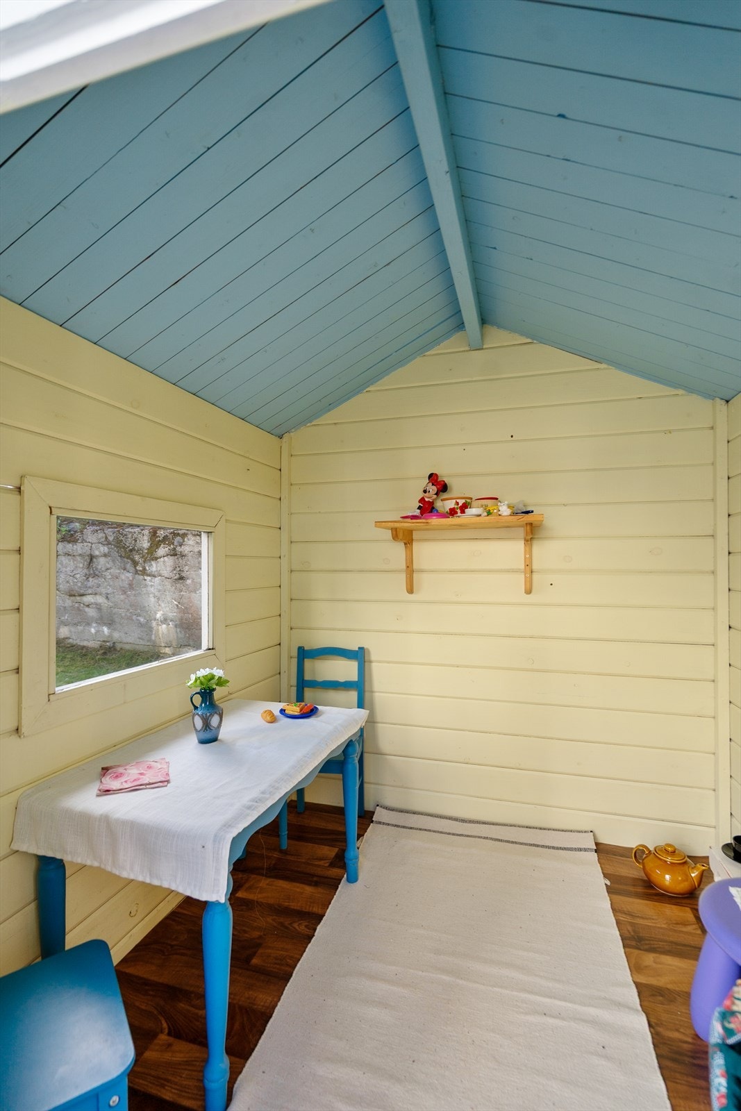 Et fargerikt og sjarmerende rom hvor barna kan leke butikk, invitere til teselskap eller bare la fantasien få fritt spillerom Galleribilde