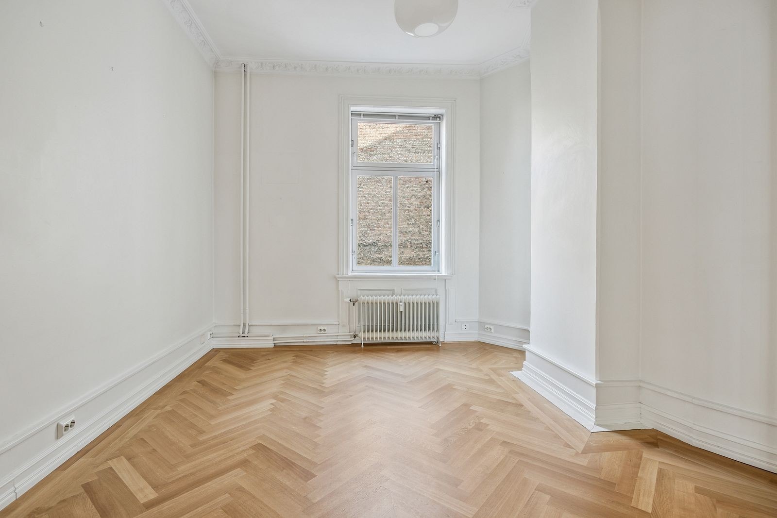 Soverom 3 | Rom som vender ut mot stille bakgård Galleribilde