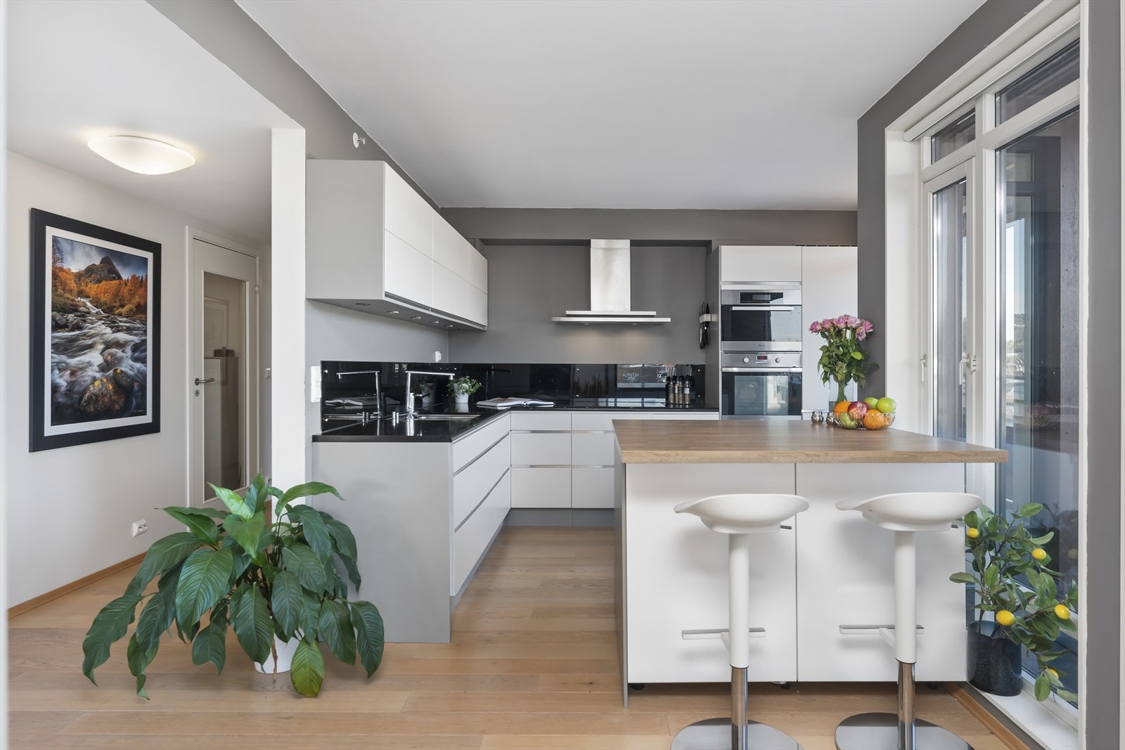 Her er det god benke og skapplass Galleribilde