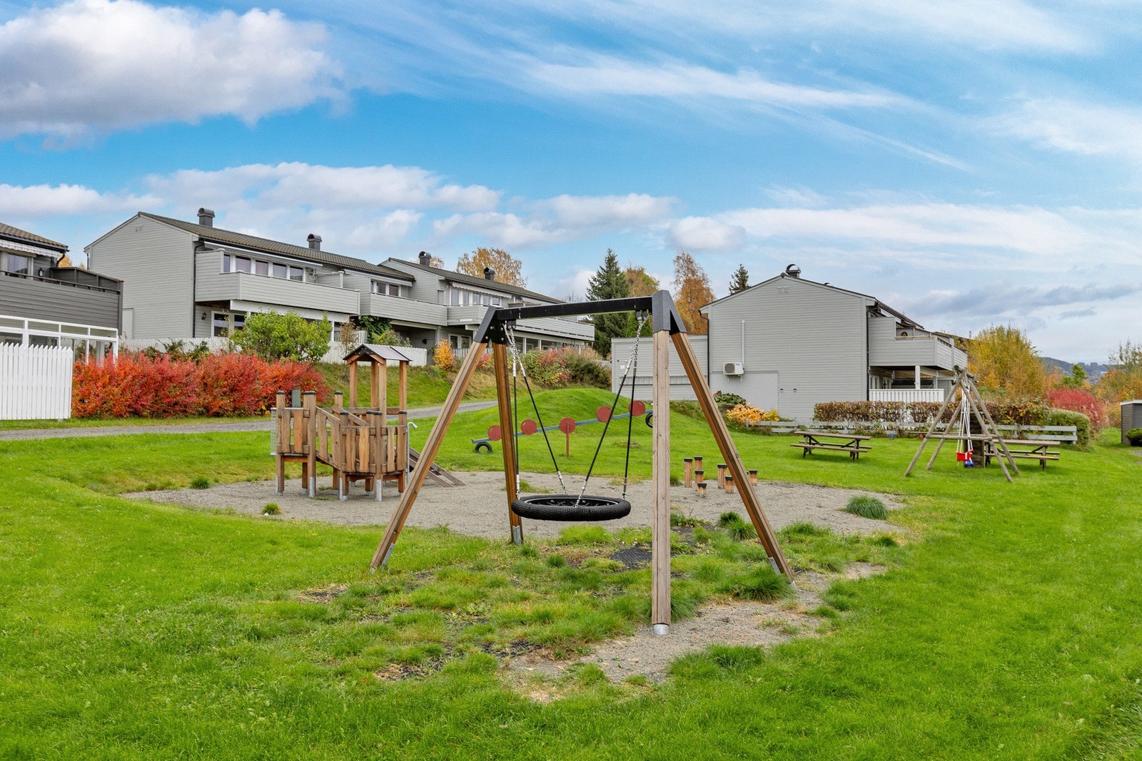 Trygt og barnevennlig boområde med lekeplass rett i nærheten. Galleribilde