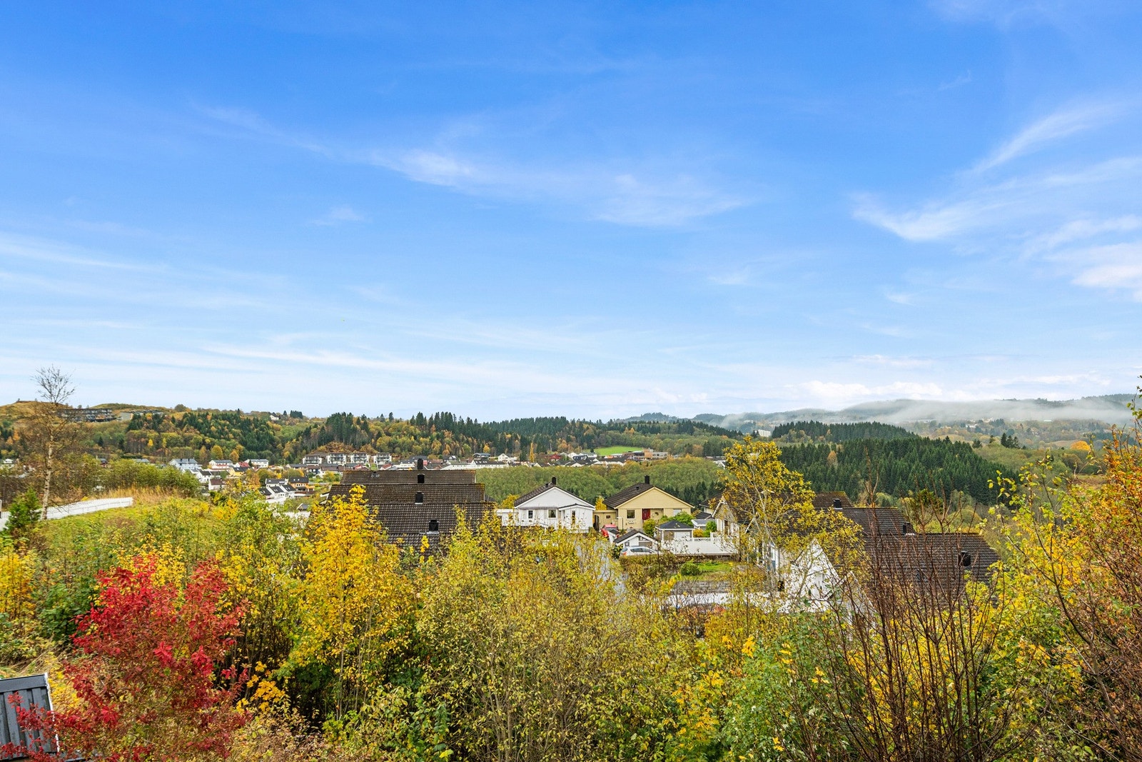 Flott utsikt ut mot rolige omgivelser Galleribilde