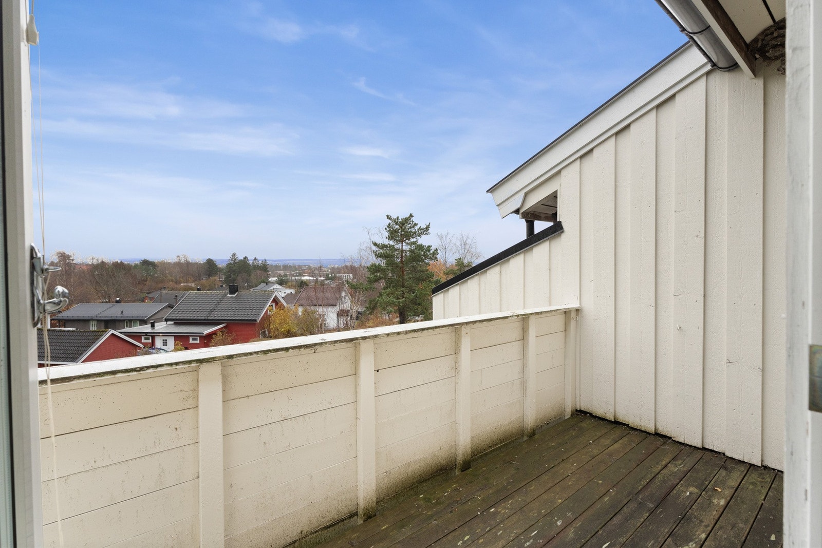 Stuen har utgang til en sydvendt balkong på ca. 9 kvm. Galleribilde