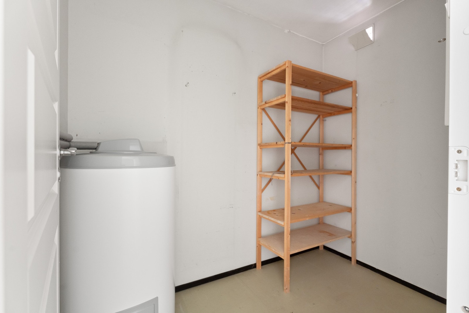 Oppbevaring- og lagringsmuligheter i to inneboder. Galleribilde