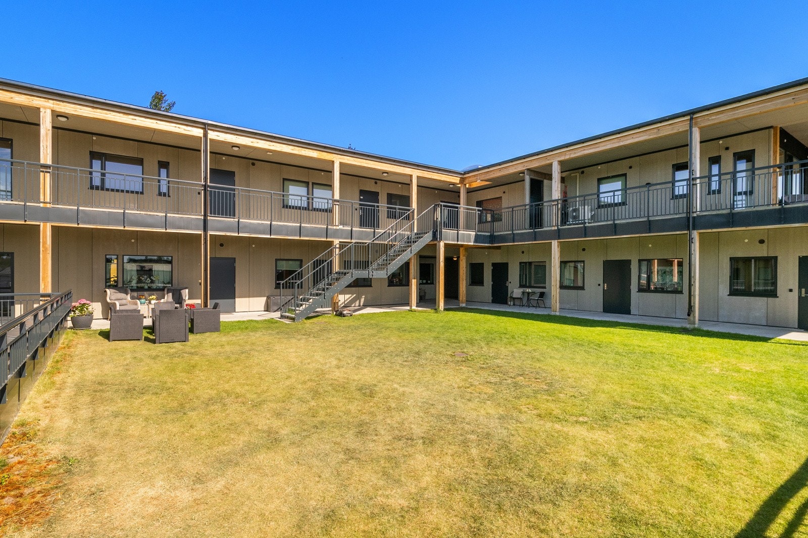 Felles uteplass. Galleribilde