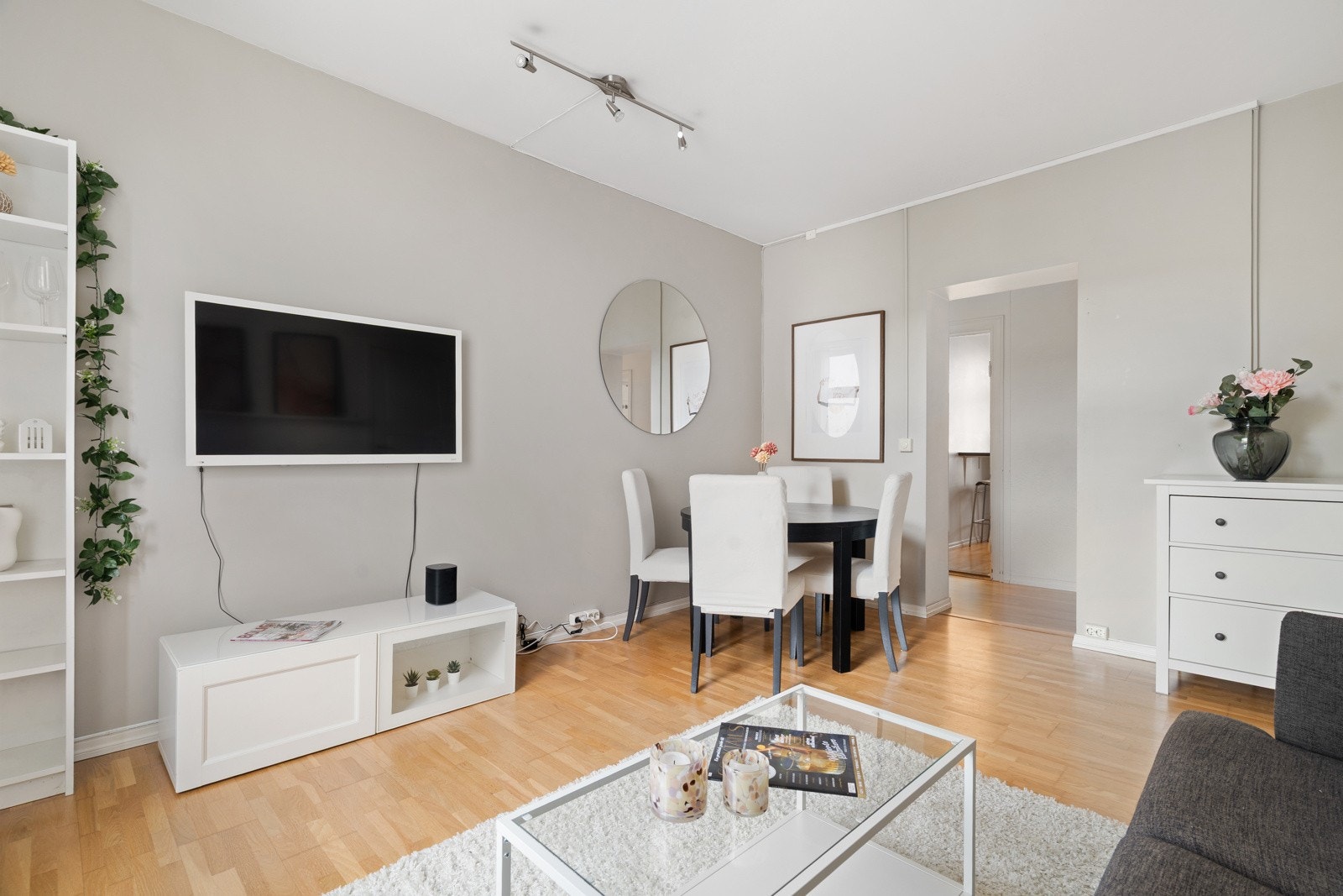 Den gode romfølelsen blir ytterligere forsterket av den gode takhøyden. Galleribilde