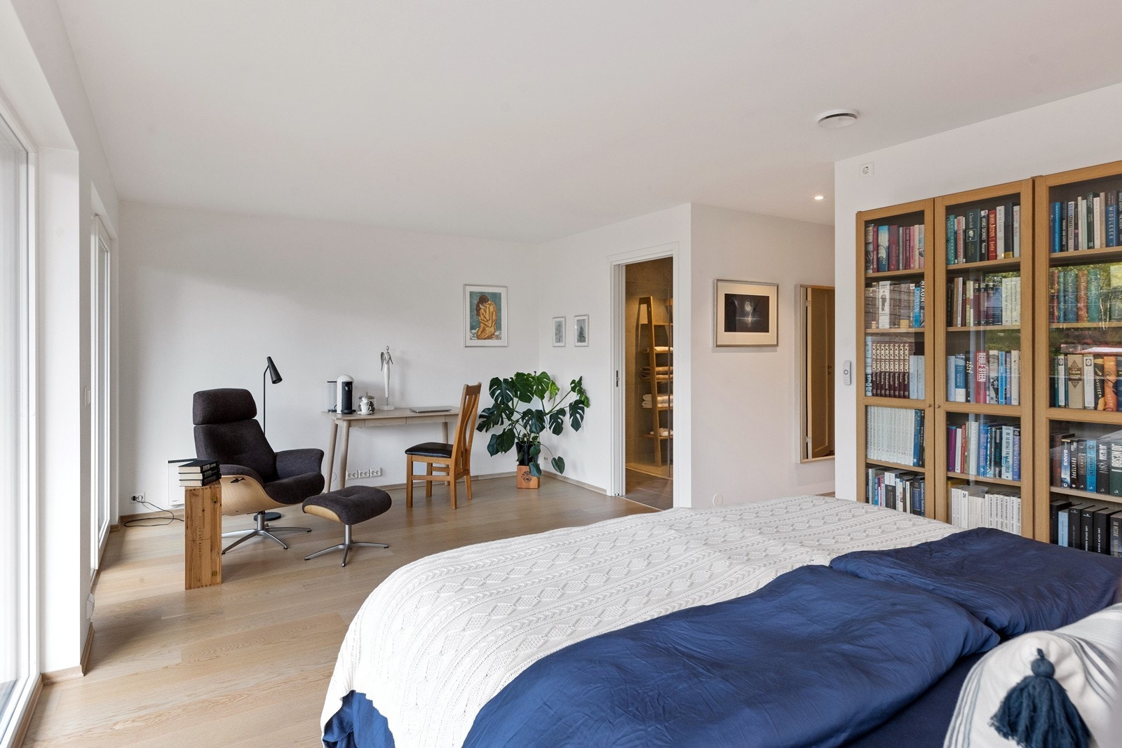 Dette soverommet har adkomst til bad Galleribilde