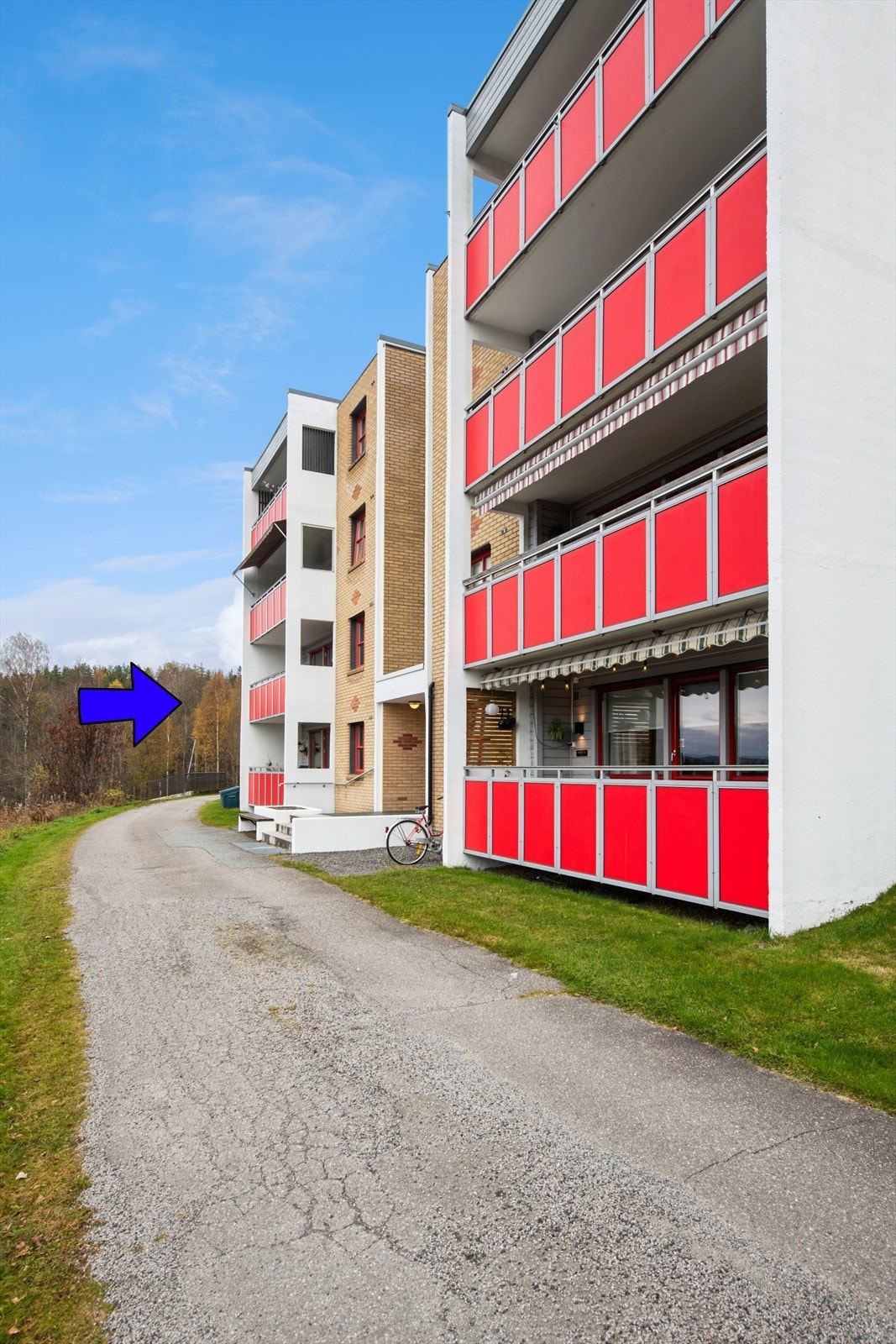 Bygget er fra 1982, og borettslaget har ansvar for vedlikehold av bygningsmassen. Galleribilde