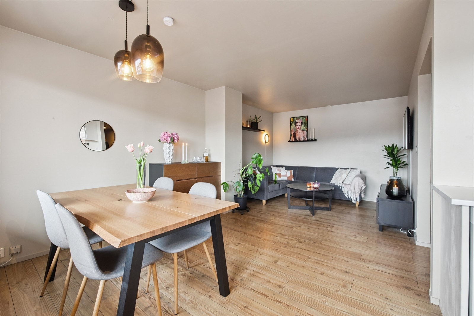 I tilknytning til kjøkkenet er det god plass for en hyggelig spisestue. Galleribilde