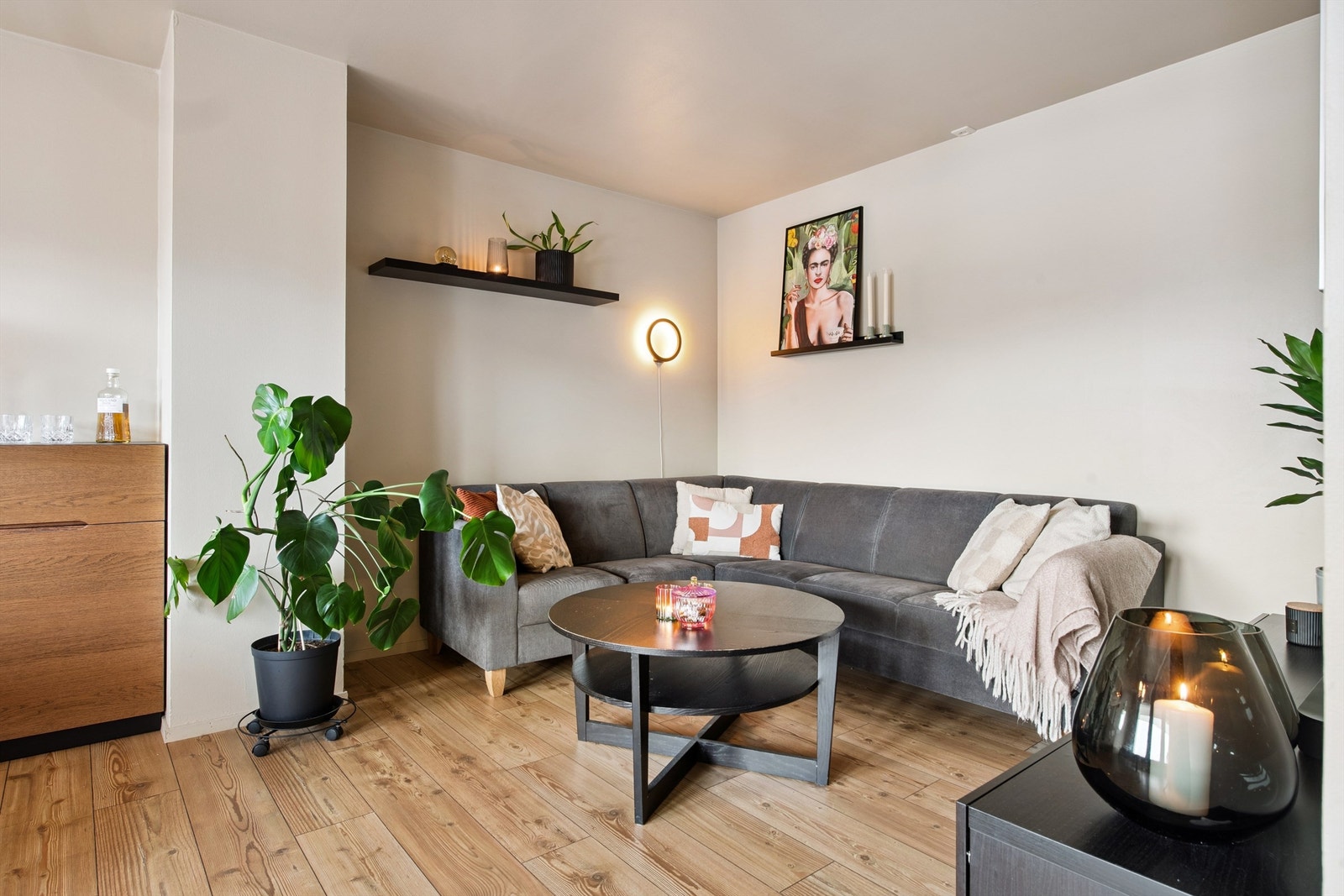 Det er pipeløp i stue, og muligheter for å sette inn vedovn. Galleribilde