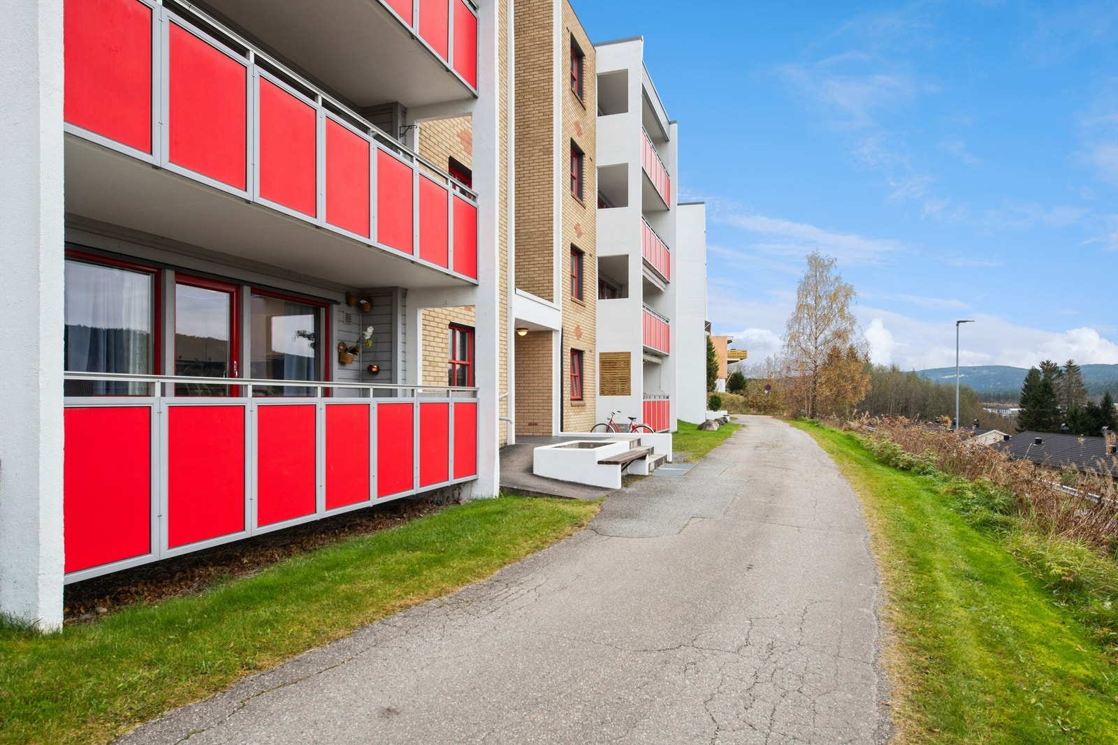 Rett utenfor døren finner man et nettverk av stier innover i skogen - et eldorado for den turglade. Galleribilde