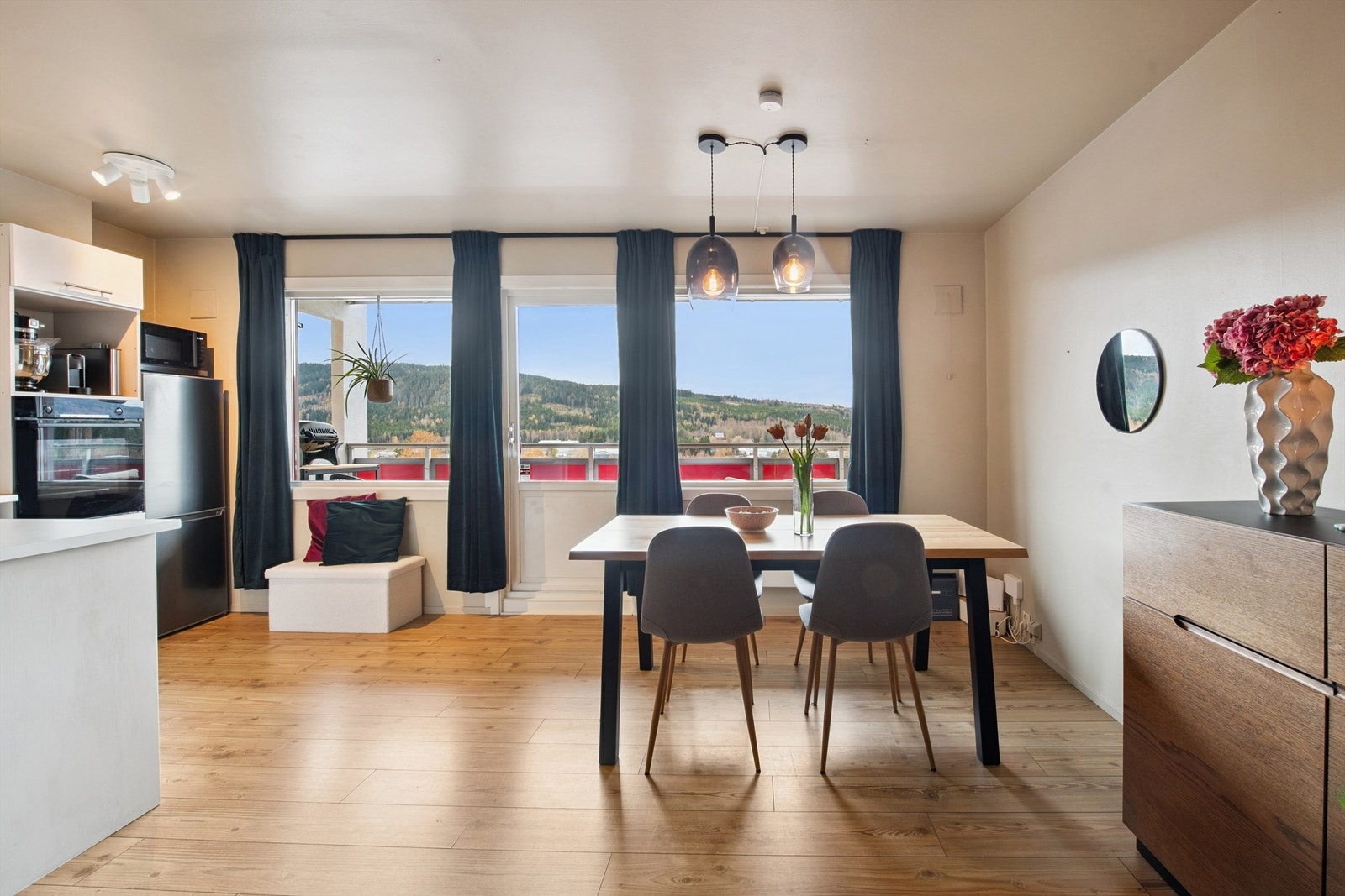 Velkommen til en pen og innflyttingsklar leilighet i Stærvegen 45! Galleribilde