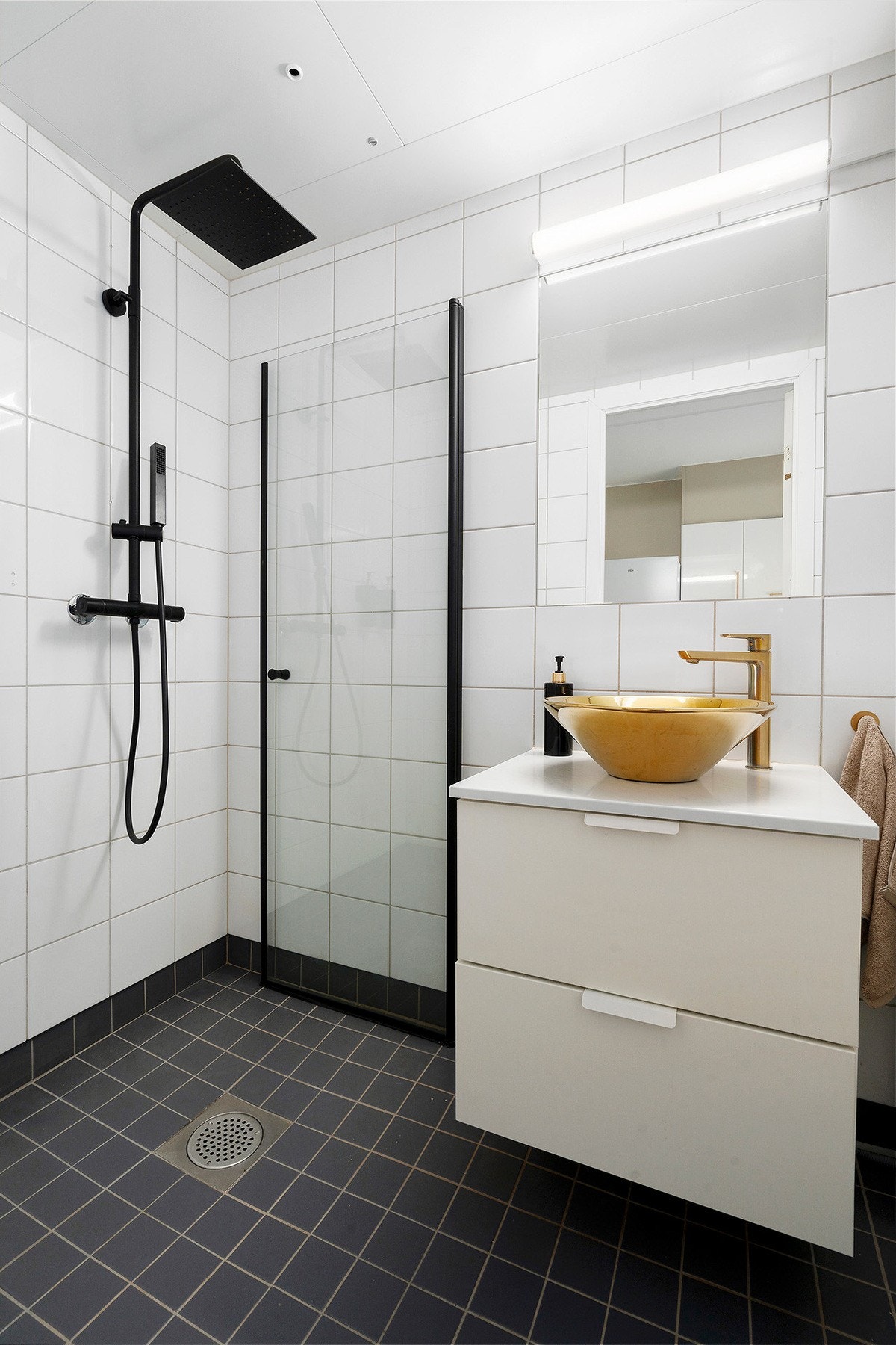 Bad/wc med dusjnisje Galleribilde