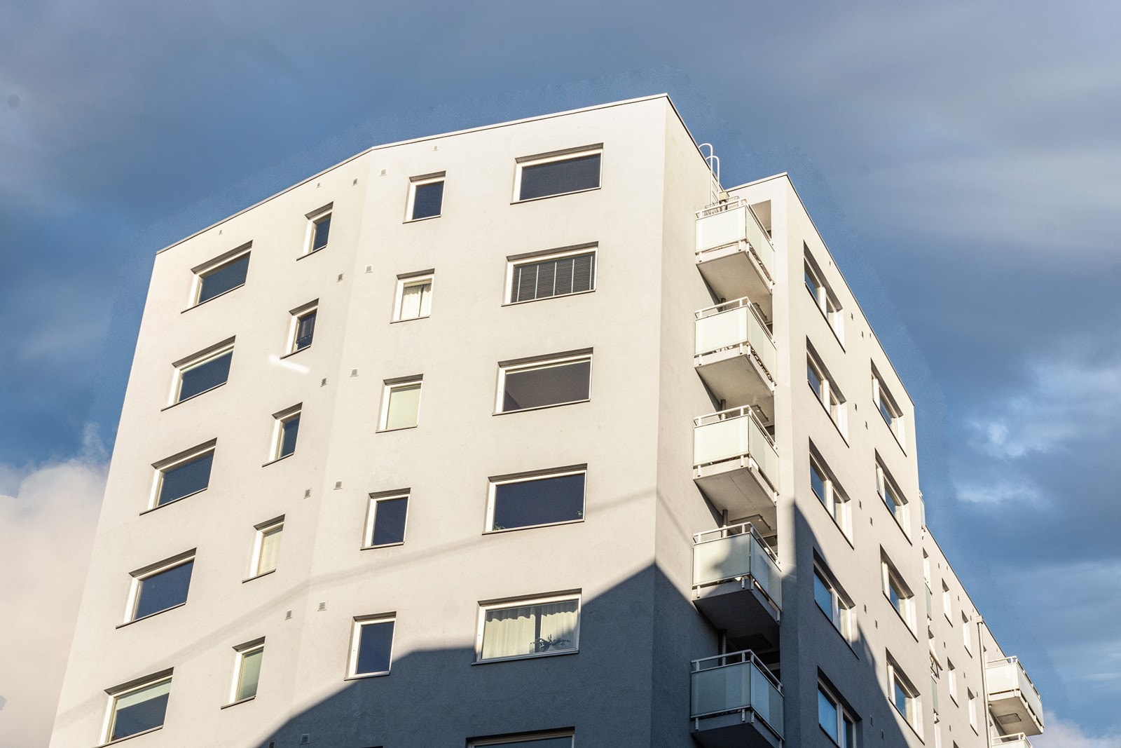Leiligheten ligger høyt og fritt til i byggets 7.etasje med heis Galleribilde