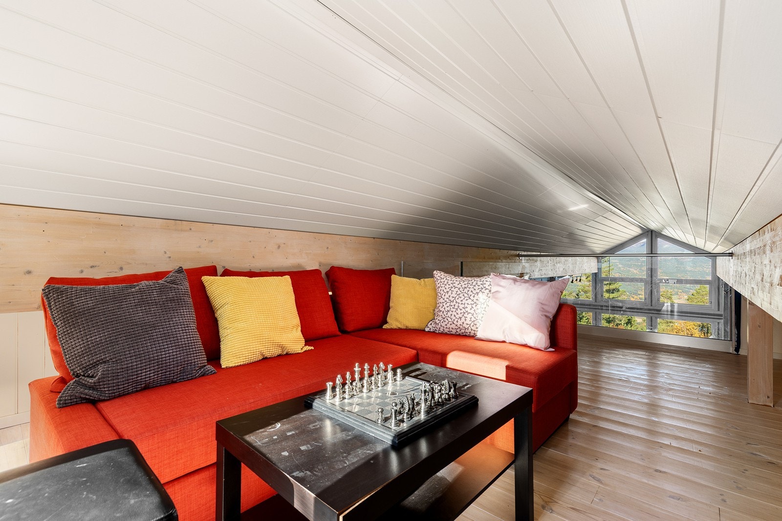 Hemsen er i dag innredet som et oppholdsrom. Galleribilde