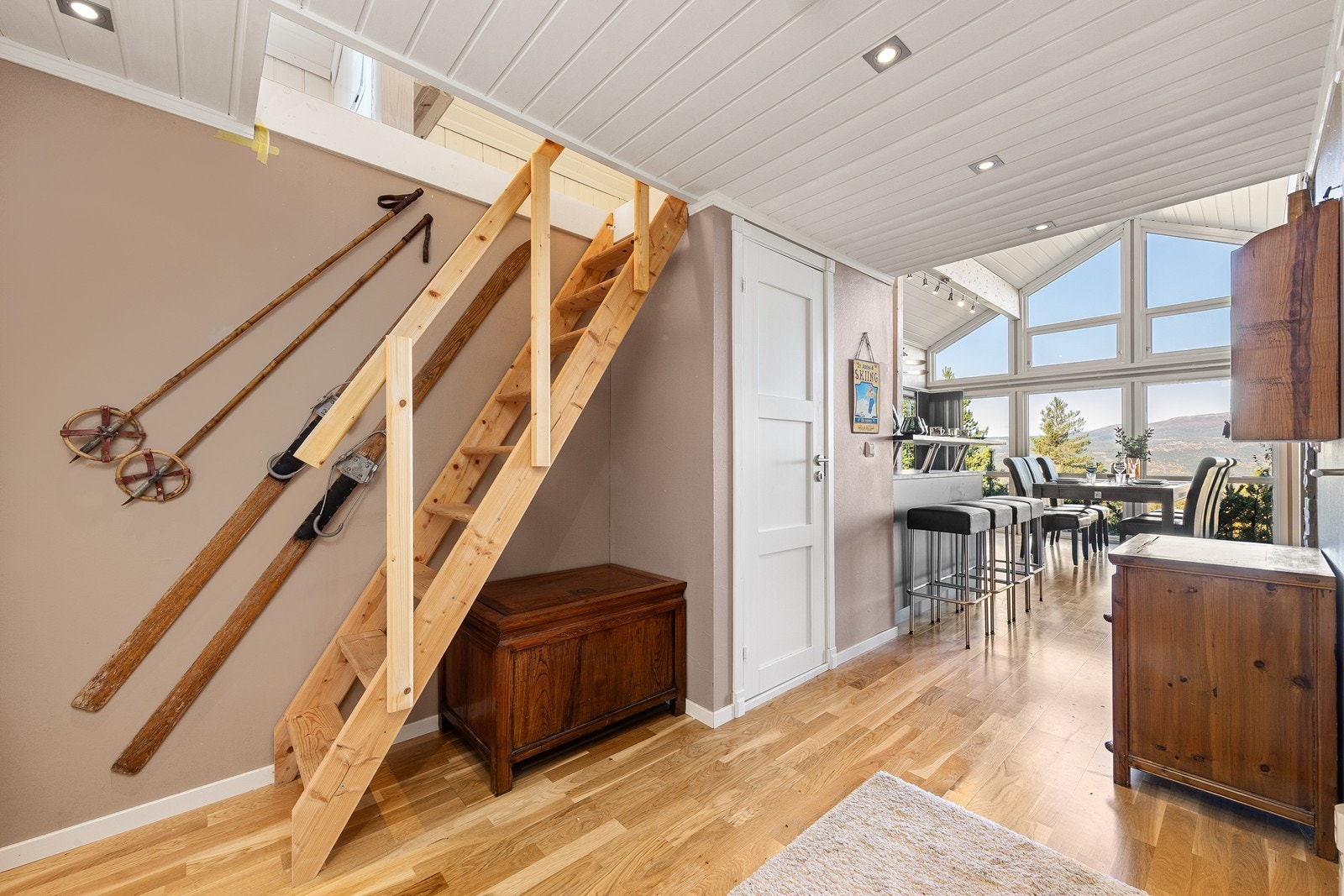 I gangen er det også en trapp opp til hemsen. Galleribilde