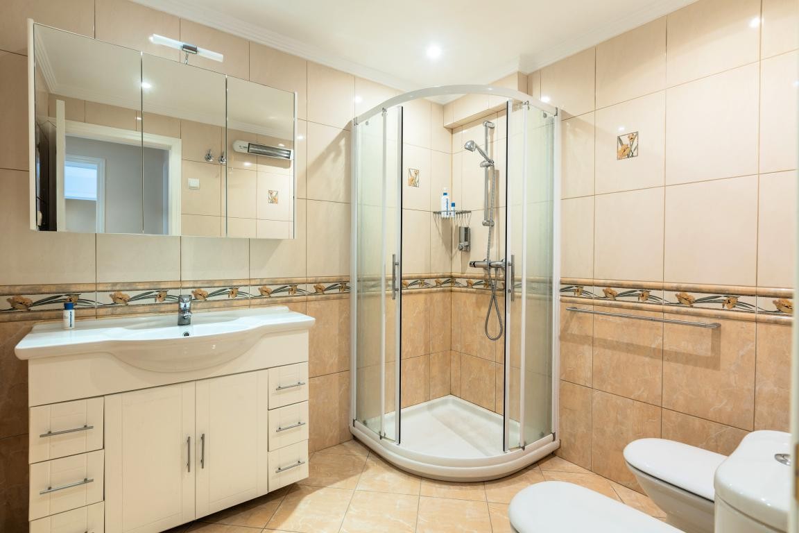 Guest Wing Bathroom Galleribilde