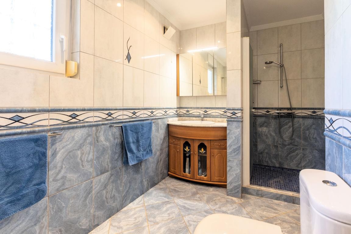 Bathroom 1st Floor Galleribilde