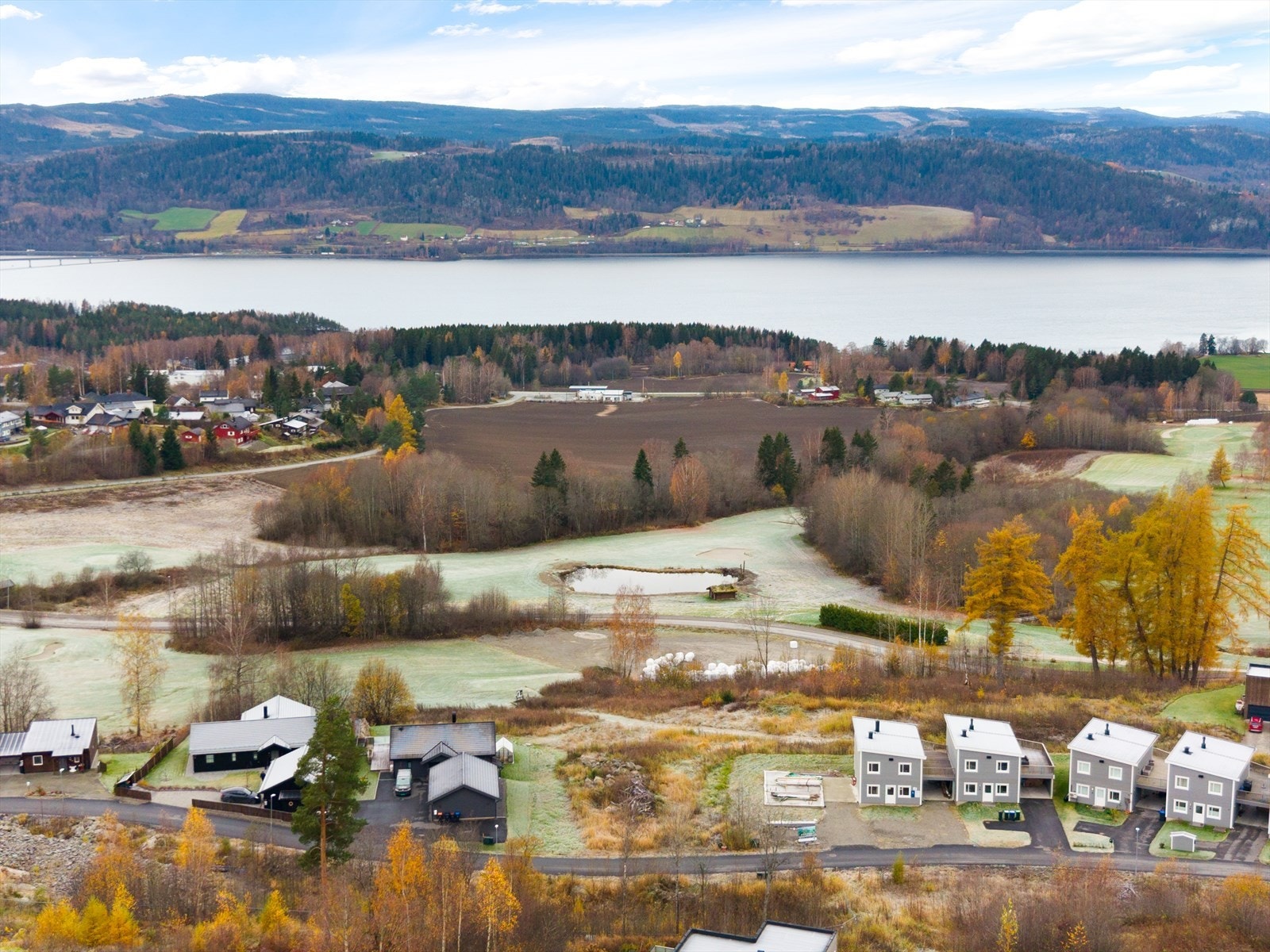 Flott Mjøsutsikt fra eiendommen. Galleribilde