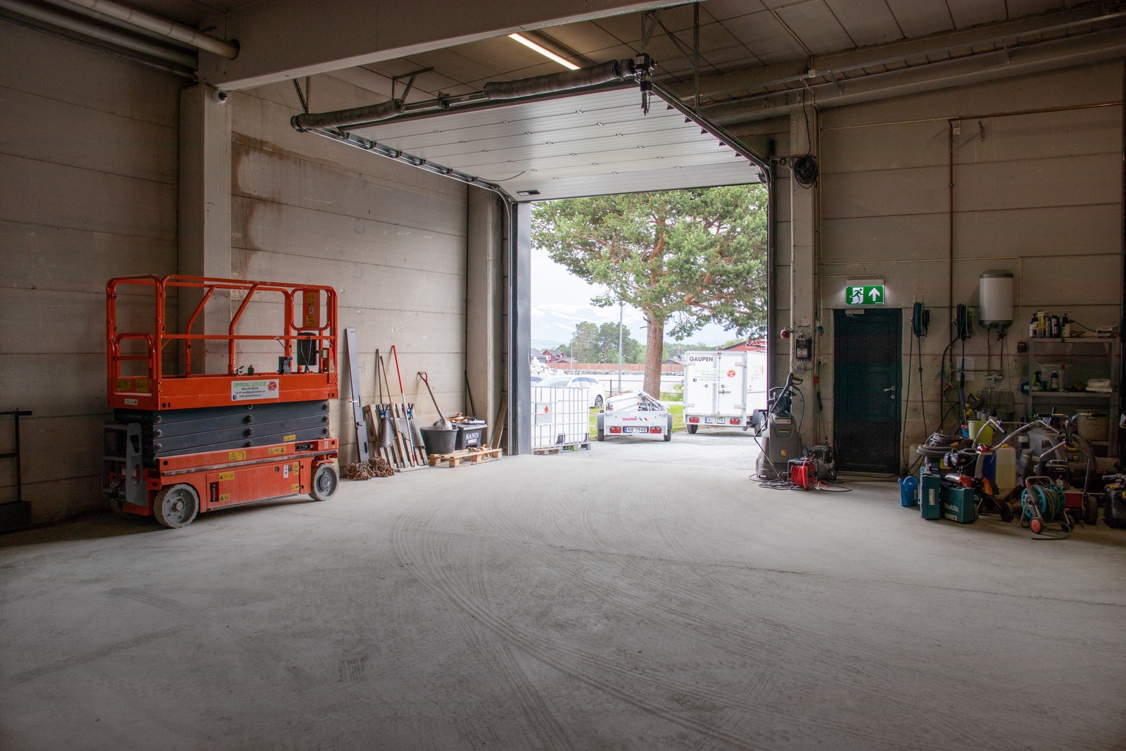 Inngang sett fra innsiden Galleribilde