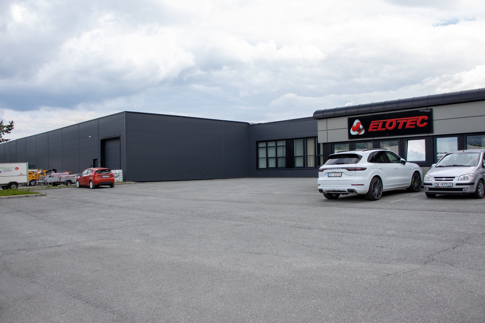 Hallen er en del av større bygningsmasse. Galleribilde