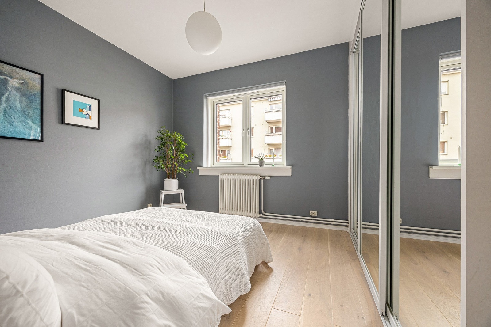 Soverommet er av god størrelse og innredet i delikate farger. Galleribilde