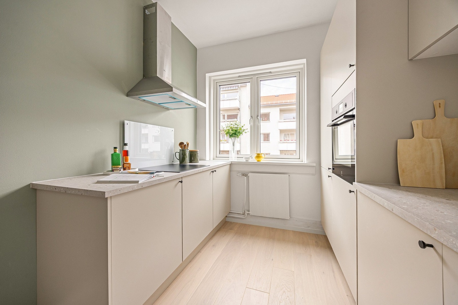 Vinduer og balkongdør er ny fra 2024 og ble skiftet i regi av aksjelaget. Galleribilde