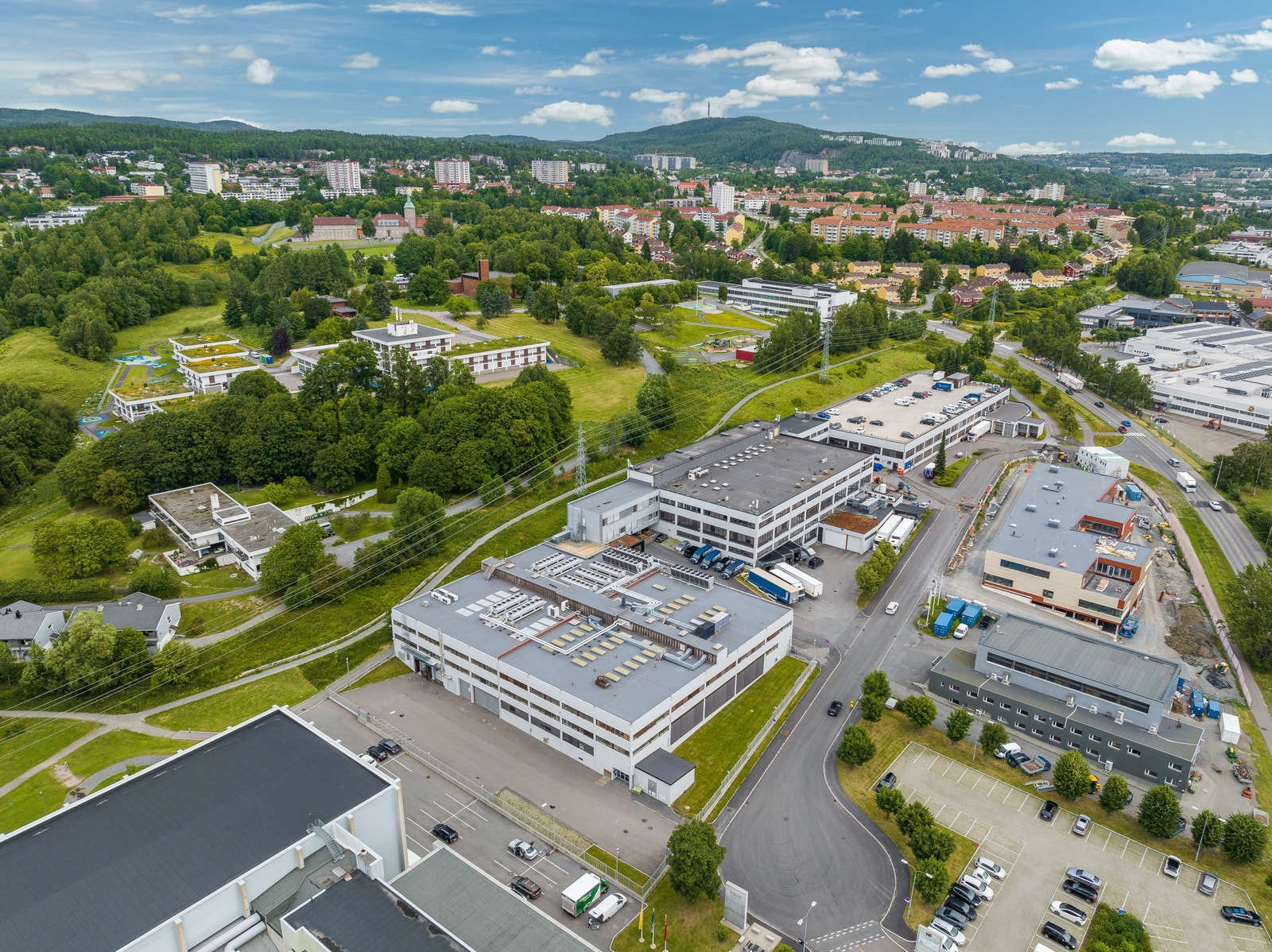 Attraktive lagerlokaler på Kalbakken. Lokalene kan tilpasses leietaker sine ønsker. Galleribilde