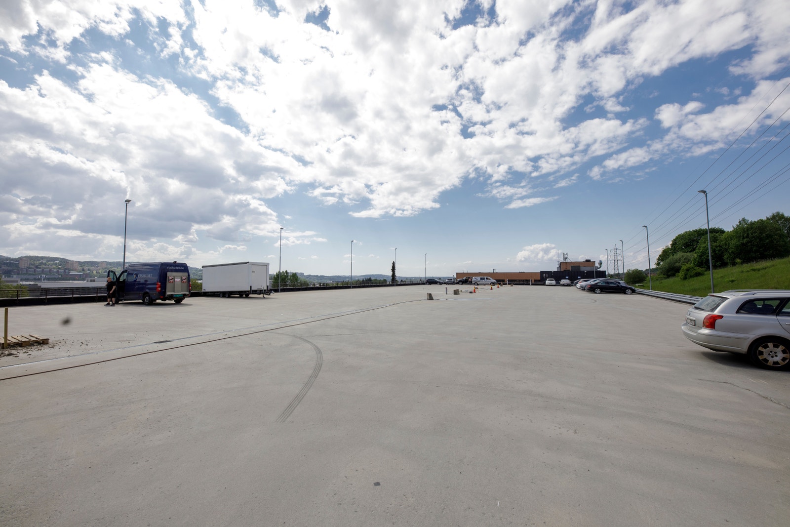 God parkeringsdekning på eiendommen. Galleribilde