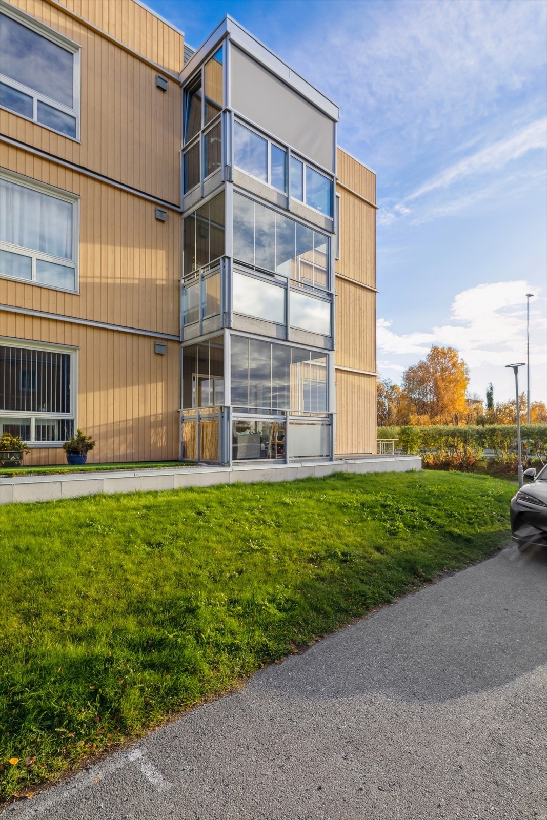 Leiligheten ligger fint til i byggets andre etasje. Galleribilde