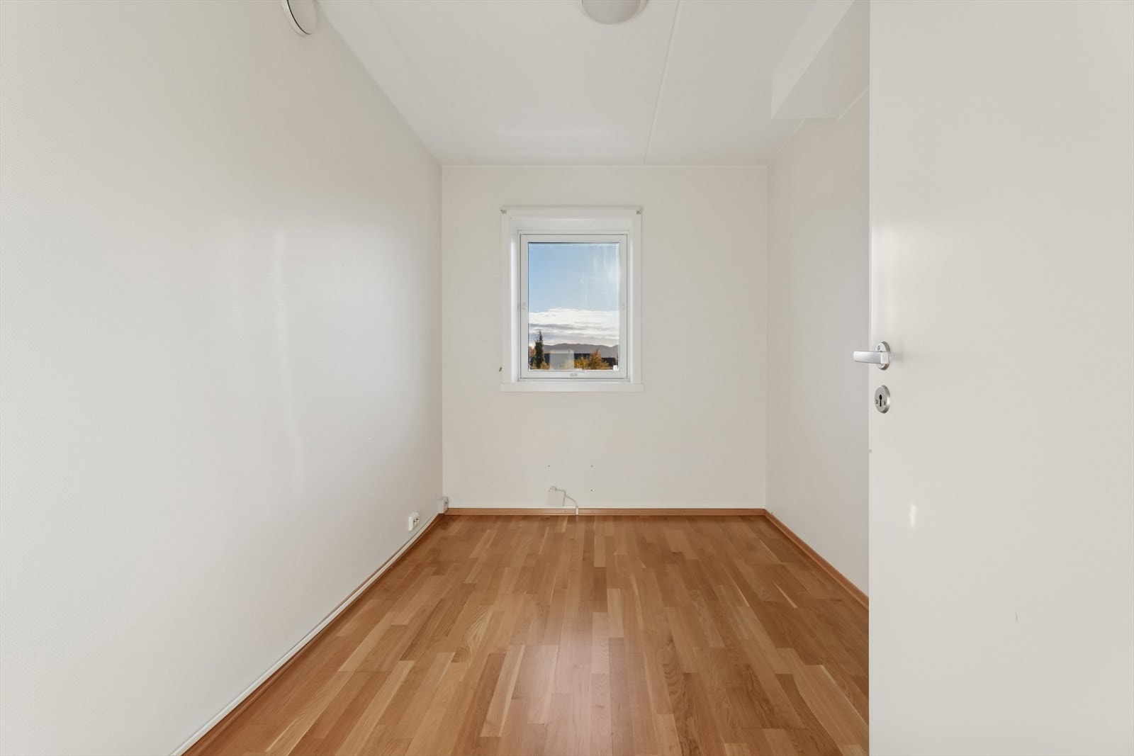 Soverom 2 er noe mindre, men passer godt som barnerom, gjesterom, kontor eller lignende. Galleribilde