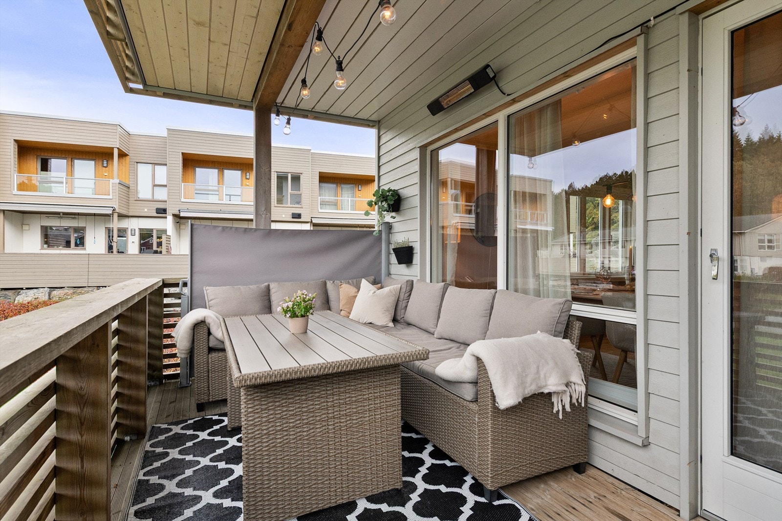 Leiligheten ligger i byggets første etasje og har trappfri adkomst, med heis direkte fra garasje. Galleribilde