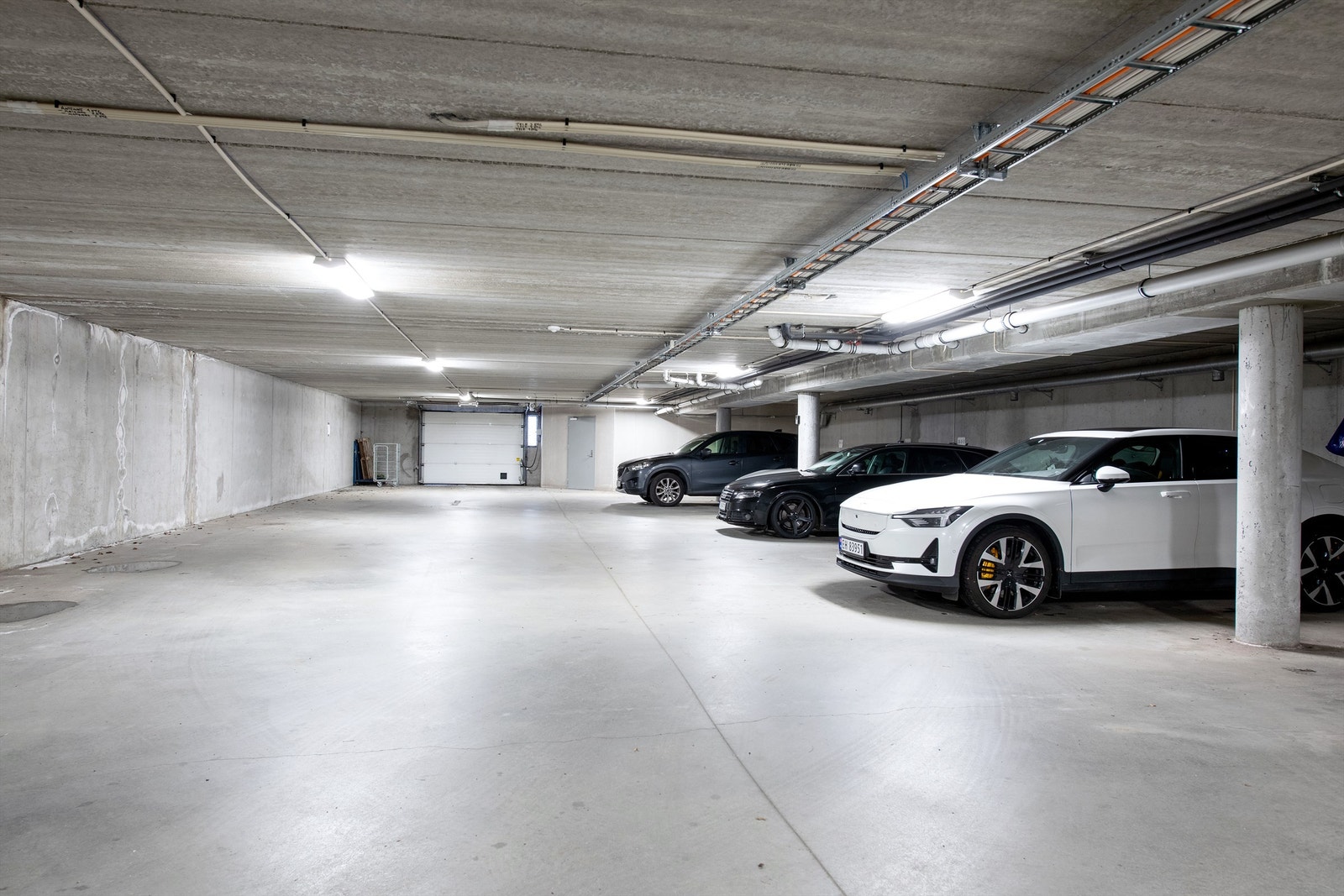 Andelen disponerer egen parkeringsplass i fellesgarasje. Galleribilde