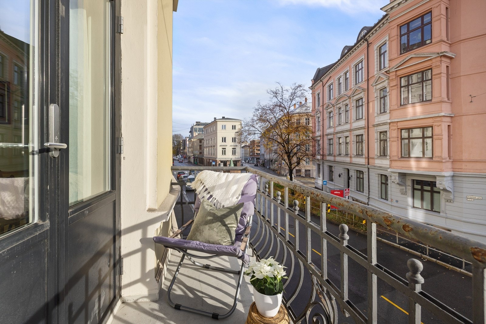 En lys, pen og arealeffektiv hjørneleilighet med attraktiv beliggenhet på St. Hanshaugen. Galleribilde
