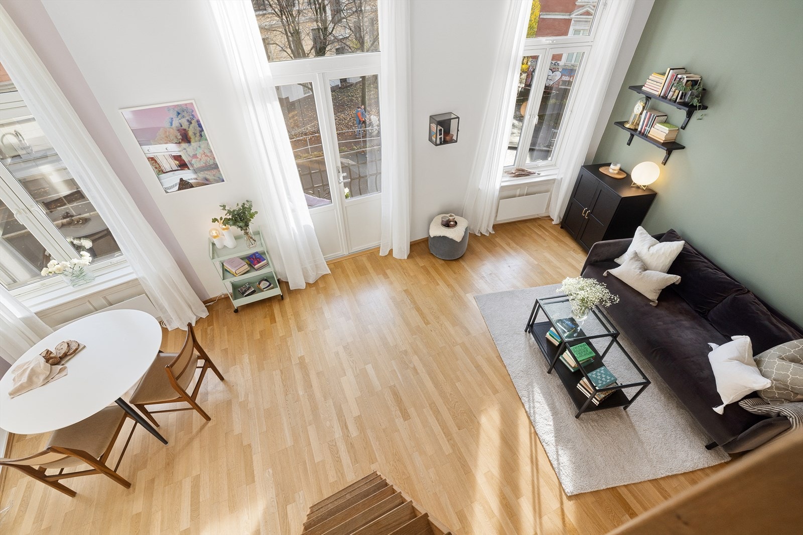 Lys, innbydende og luftig - ingen innsyn eller sjenerende gjenboere. Galleribilde