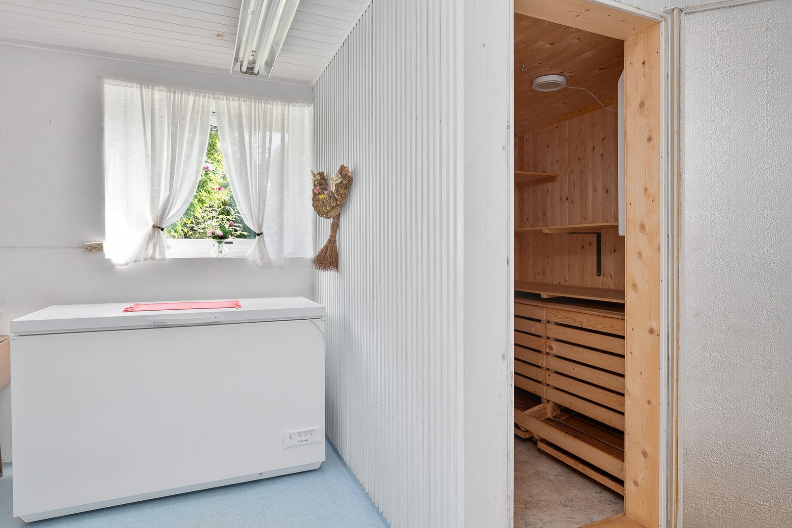 Vaskerom/bod med kjølerom. Galleribilde