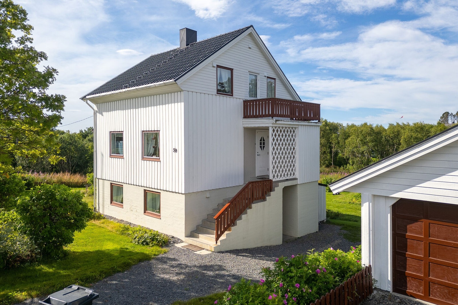 Den har en eldre standard, men byr på solide rammer og god planløsning - perfekt for deg som ønsker å sette ditt eget preg. Galleribilde