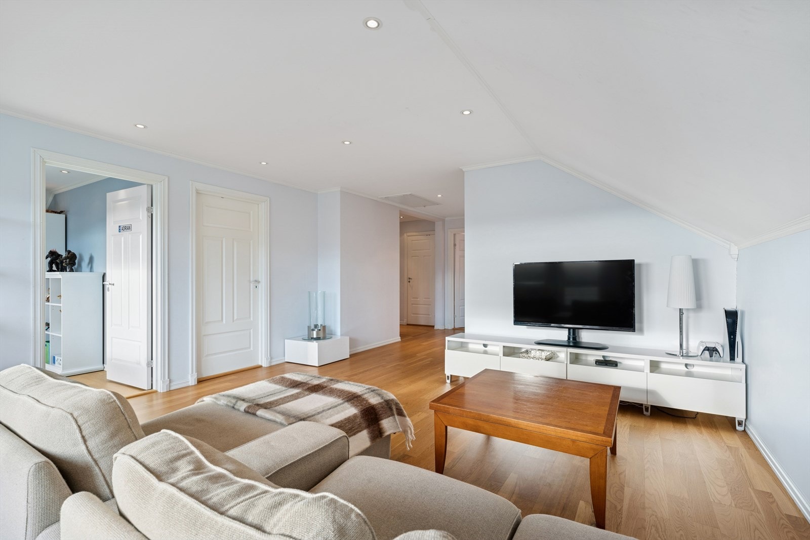 Den perfekte plassen når en ønsker å trekke seg litt tilbake, eller når det krangles om fjernkontrollen. Galleribilde