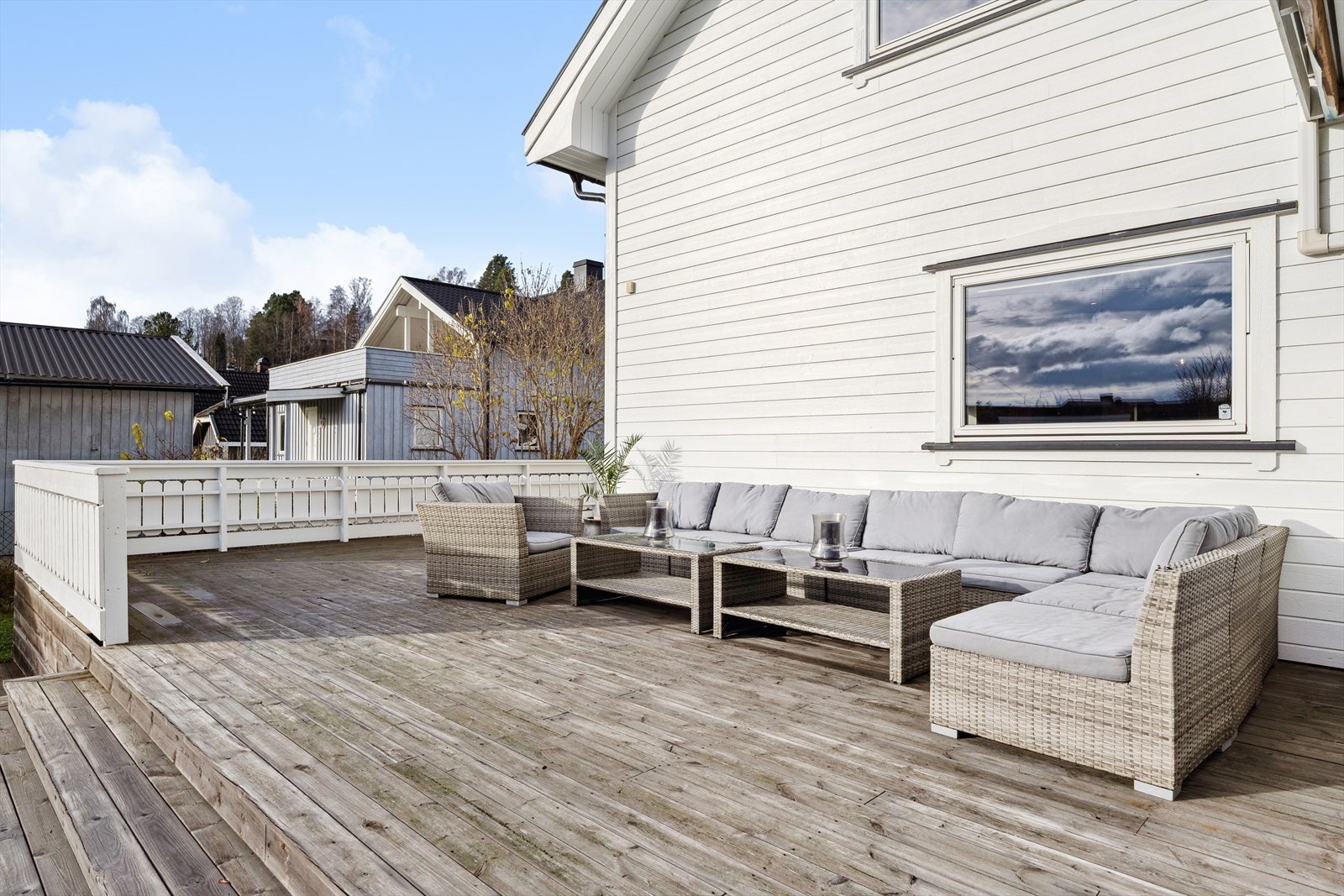 Her er det rikelig med plass for utemøblement, grill og annet en måtte ønske. Galleribilde