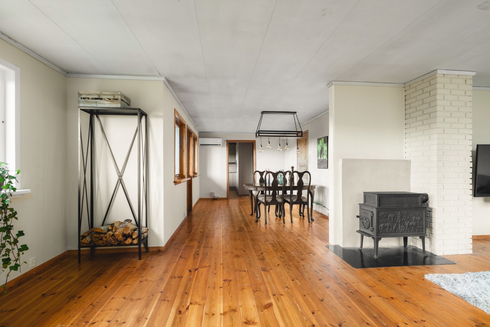 Fra stue mot kjøkken Galleribilde