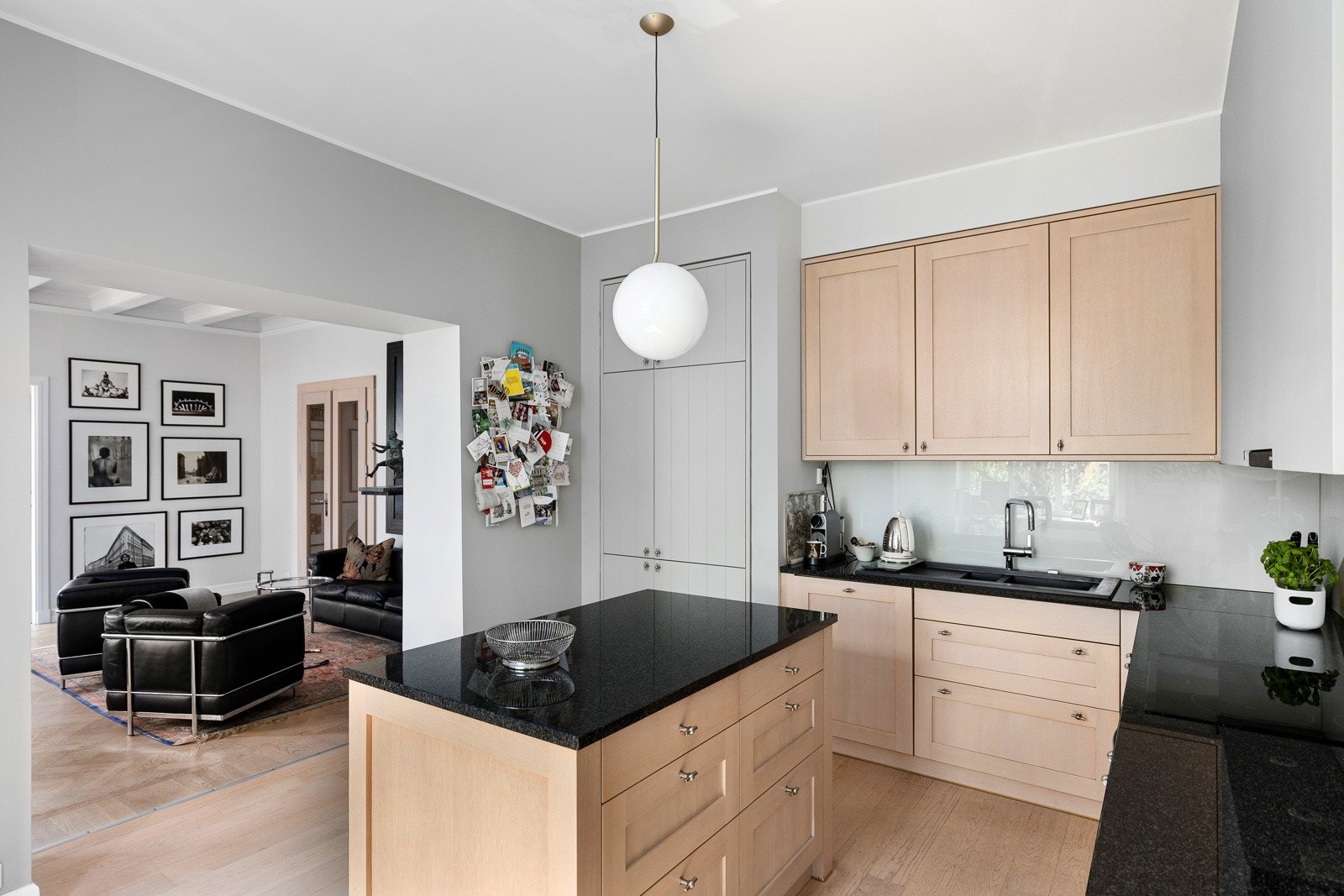 Godt med skap- og benkeplass