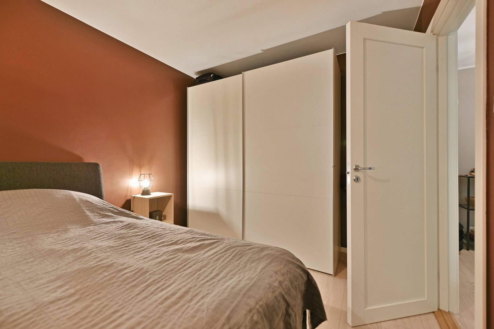 Garderobeskap på hovedsoverom Galleribilde