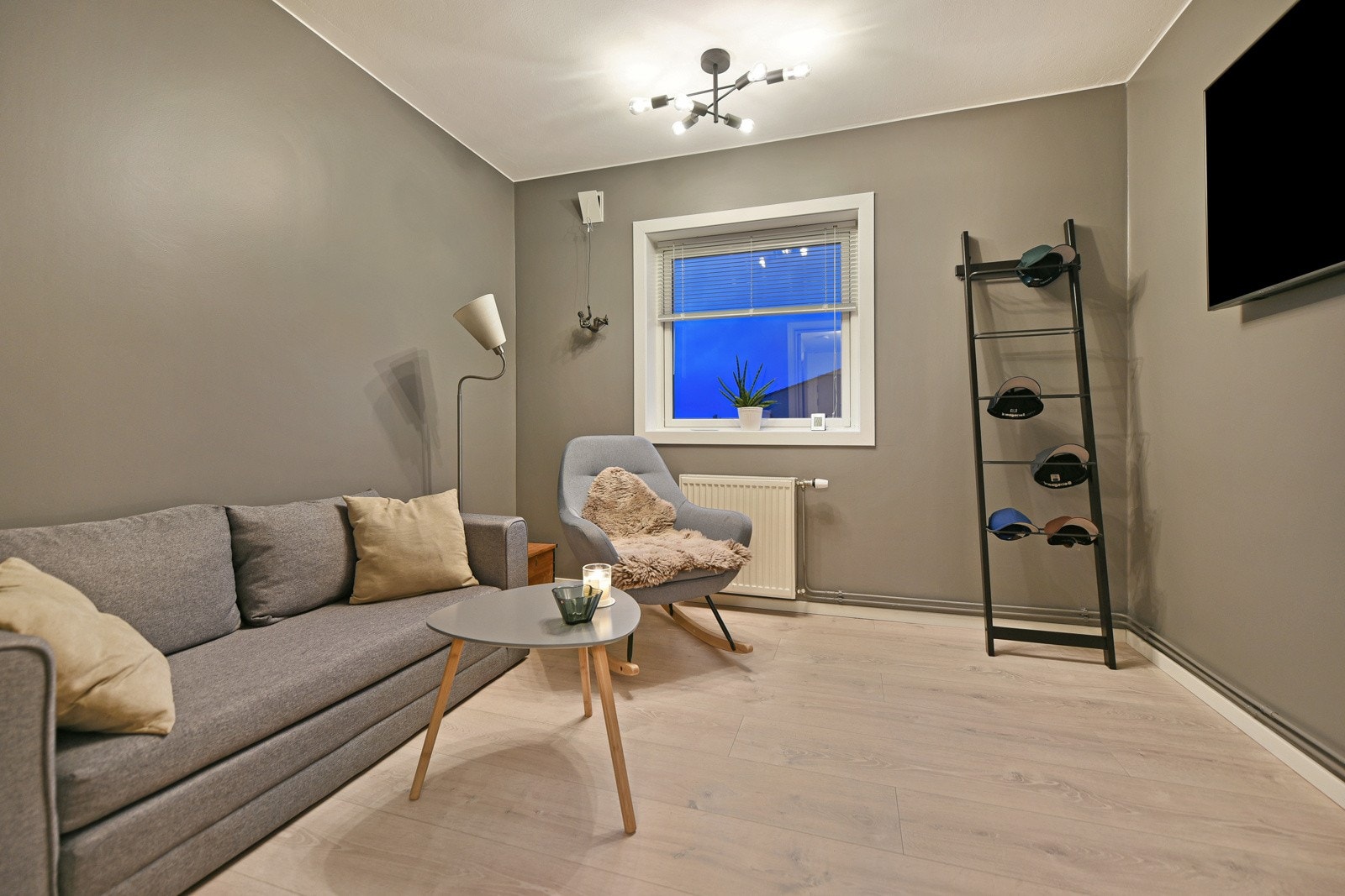 Gjesterommet/barnerommet benyttes i dag som tv-stue Galleribilde